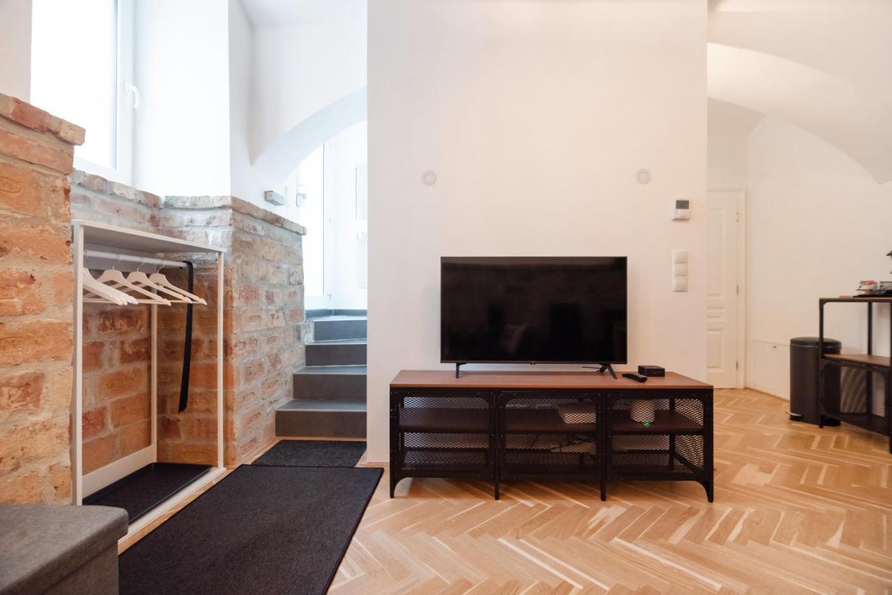 Der Fuchsbau - Neu, Kuschelig Und Zentral Im Gruenen Apartment Wina Bagian luar foto